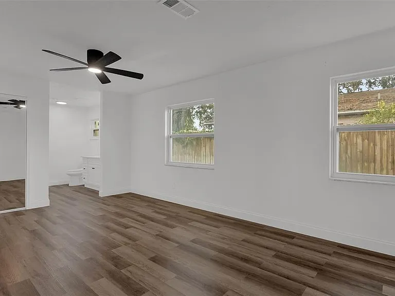 2433 Benjamin Dr — Photo 14