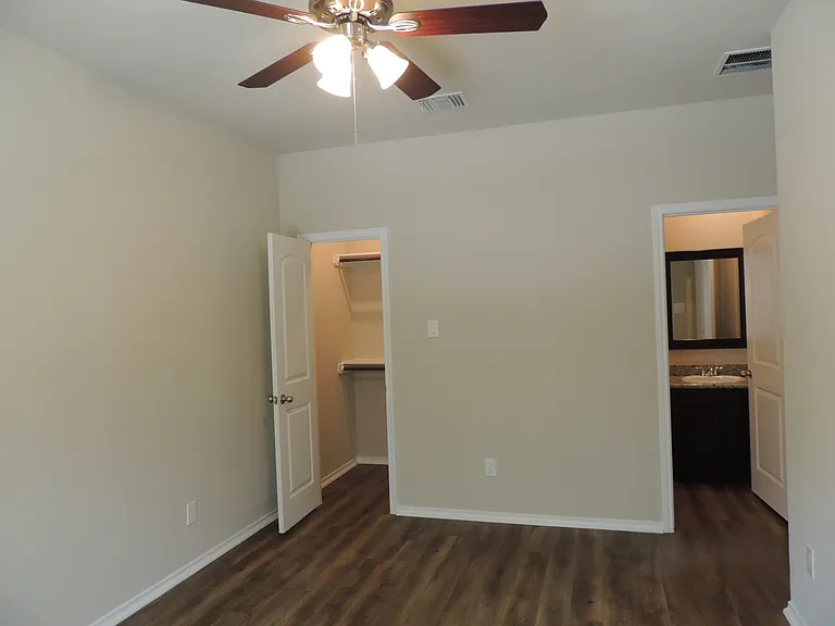 Cottage Pointe — Photo 20