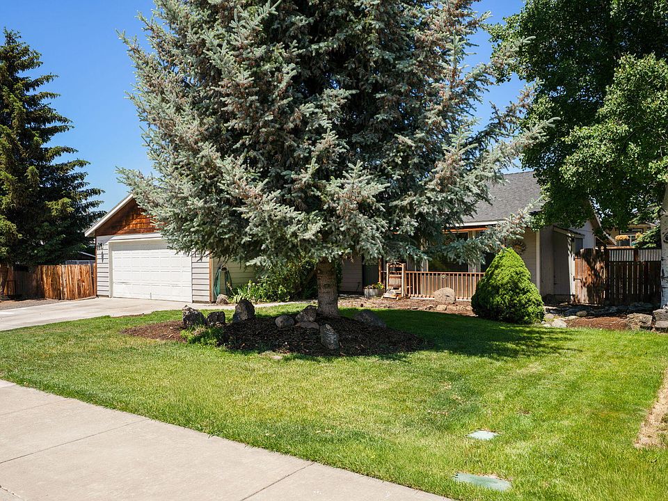 1st image of 841 NW Negus Pl