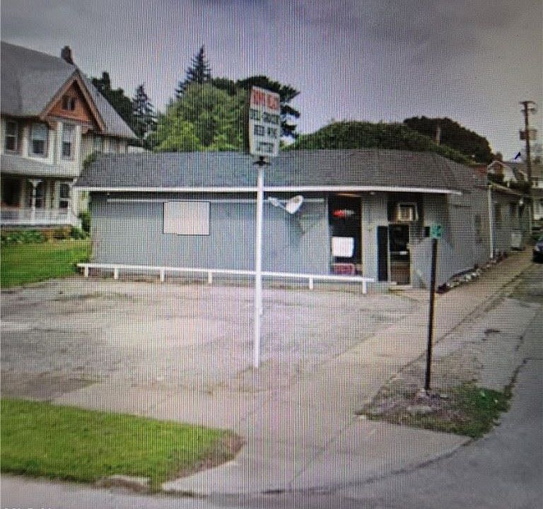 1st image of 926 Main St W