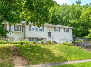 104 Fort Meadow Dr, Hudson, MA 01749