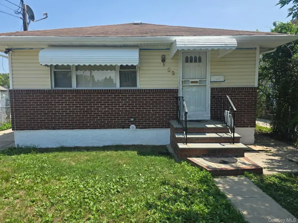 22 Mason Street, Hempstead, NY 11550
