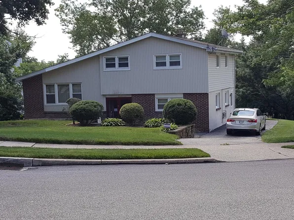 2 Louella Dr, Plymouth Meeting, PA 19462