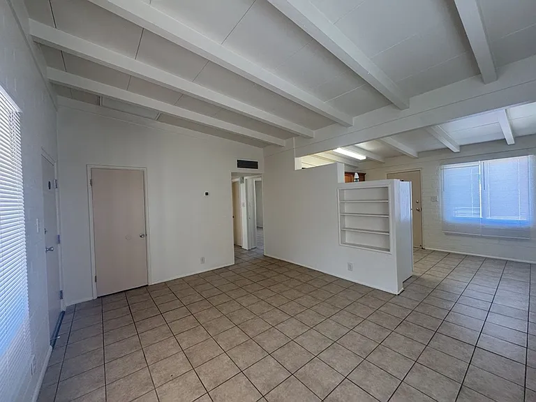 1800 E Fry Blvd #12 — Photo 4