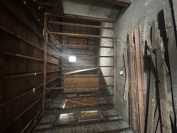 5th image of 8350 S Green St
