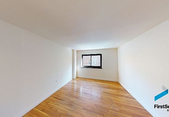 3rd image of 50 Prince St APT 6J