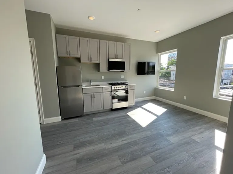 57 Shirley Ave — Photo 10