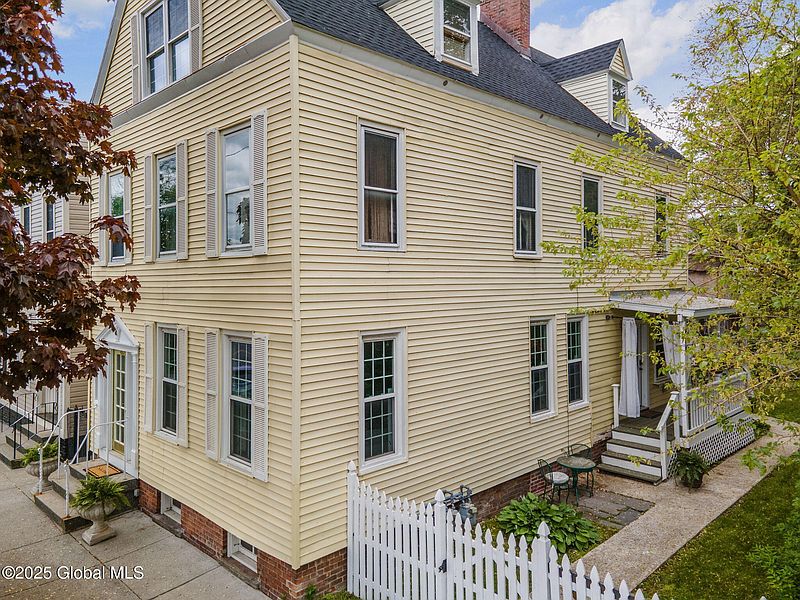 3rd image of 462-470 2nd Avenue