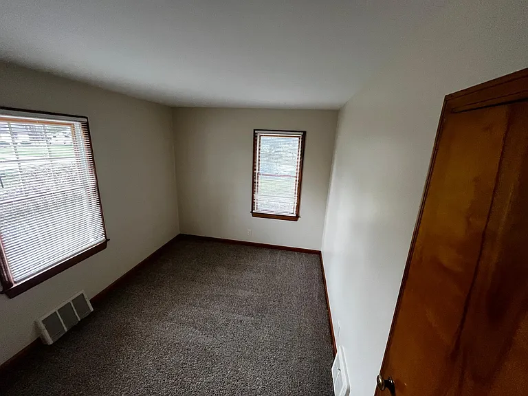 441 N Davis Rd — Photo 6