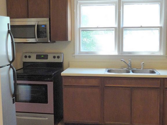 2nd image of 420 Delaware Ave APT 3