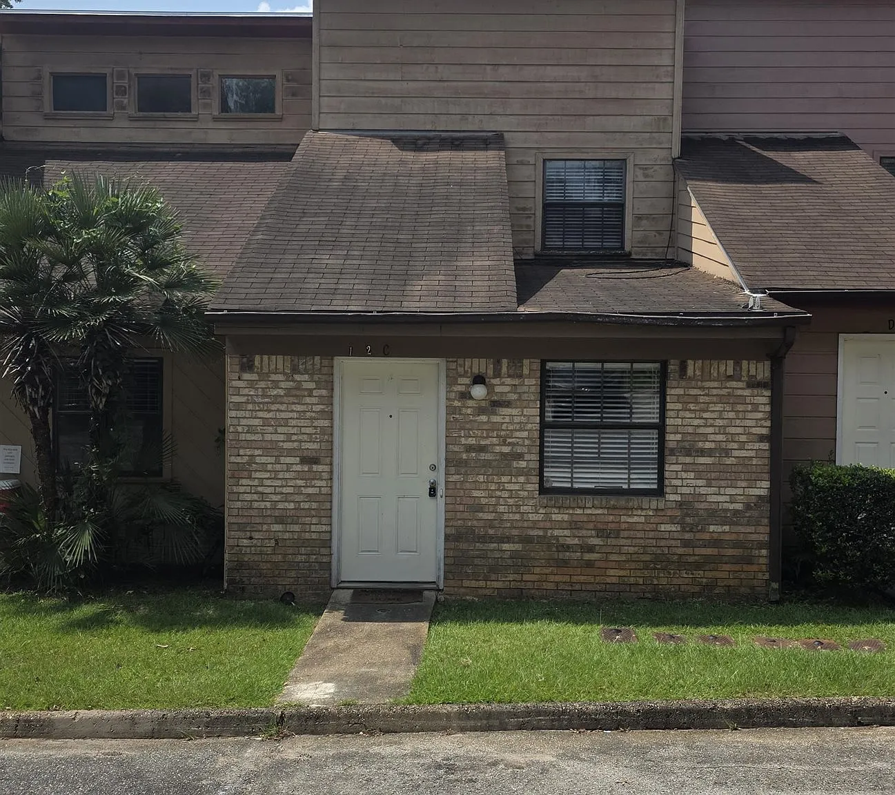 3 bed, 2.0 bath, 1088 sqft, $1,350 — Photo 1