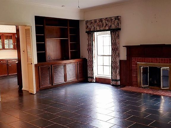 4th image of 2620 Evergreen Dr