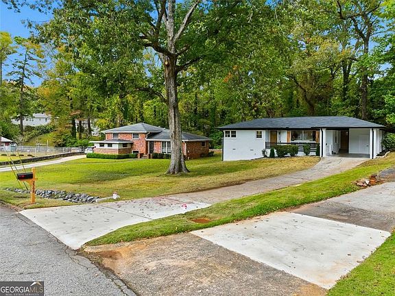 2nd image of 2568 Fontaine Cir