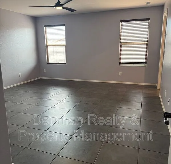 1633 W Pinkley Ct — Photo 17