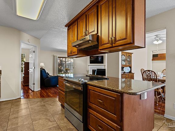 5th image of 2517 Southern Oaks Dr