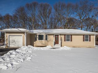 7 Bonny Ct, Smithtown, NY 11787