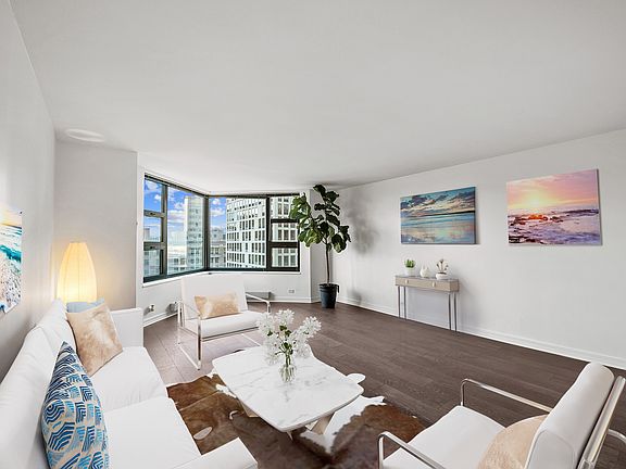4th image of 401 E Ontario St APT 2204