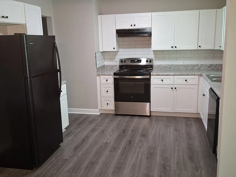 8229 Queens Dr — Photo 6