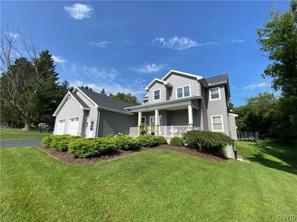 34 Fairway Dr, Auburn, NY 13021