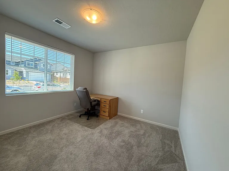 4057 SW Reindeer Ave — Photo 5