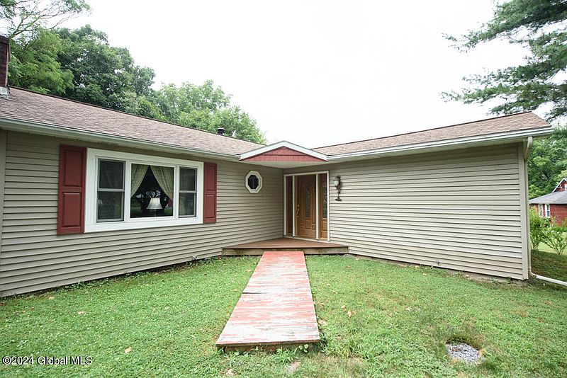 2nd image of 8 Benedict Street