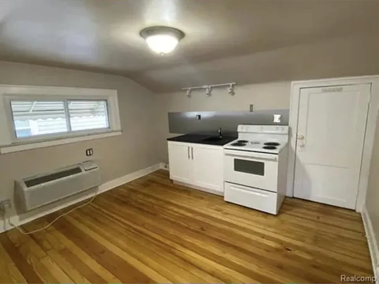 281 Ardmore Dr — Photo 6