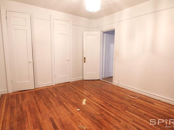 3rd image of 3246 Kingsbridge Ave APT 4