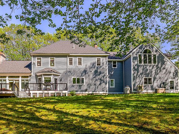 3rd image of 18 Ledgewater Drive