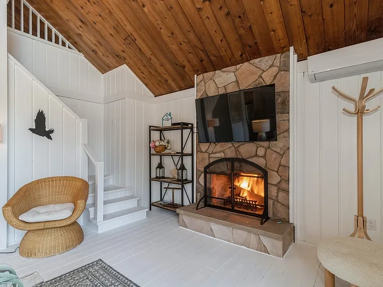 54 Hampton Ln — Photo 9