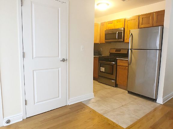 4th image of 2934 Newtown Ave APT 2B