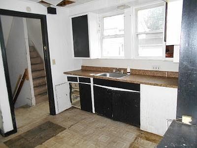 4th image of 2902-2904 Holland St