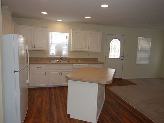 3rd image of 37 Beechwood Ln
