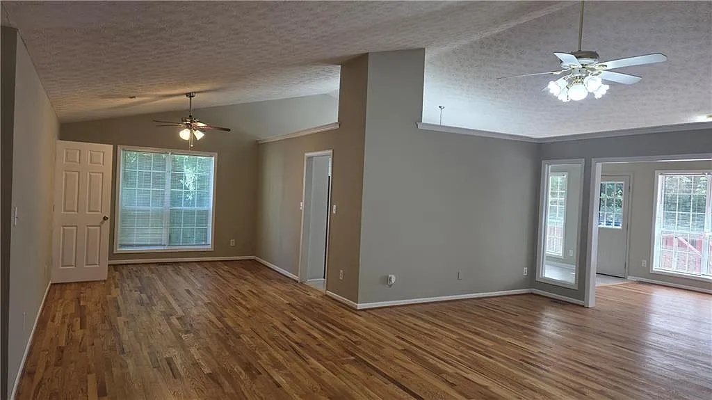 6 bed, 4.0 bath, 4017 sqft, $3,300 — Photo 4