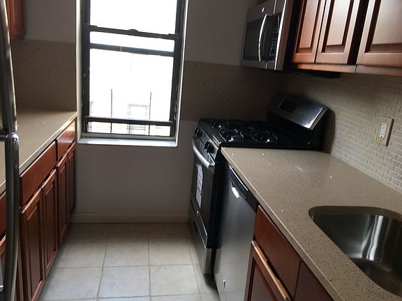 3rd image of 2921 21st Ave APT D2