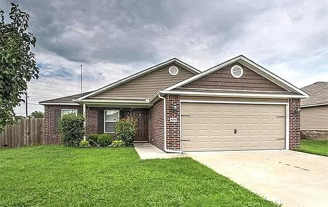 3 bed, 1404 sqft, $1,775 — Photo 1