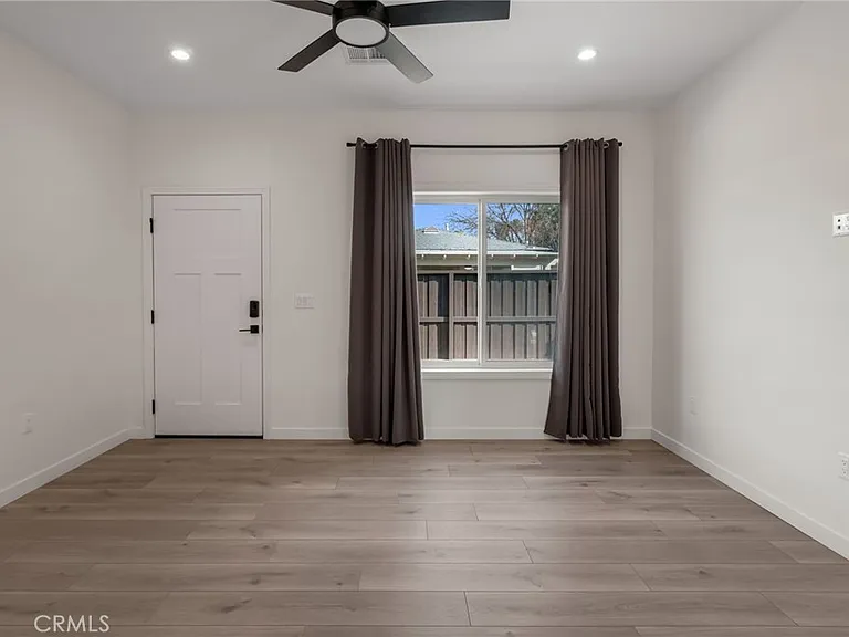 22434 Berdon St — Photo 8