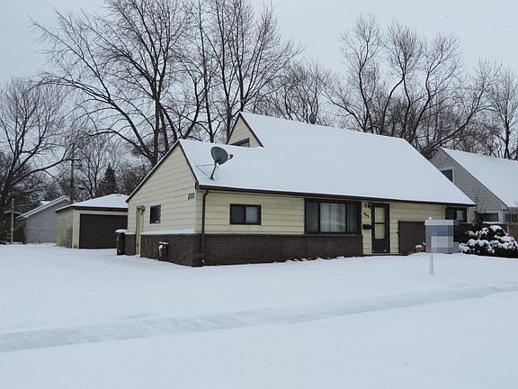 3rd image of 425 Wildwood Dr