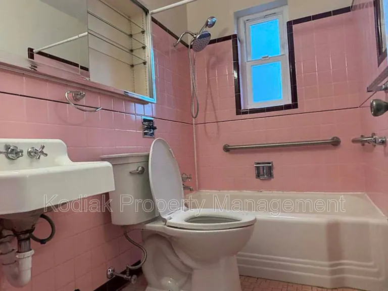 239 N Center St — Photo 7