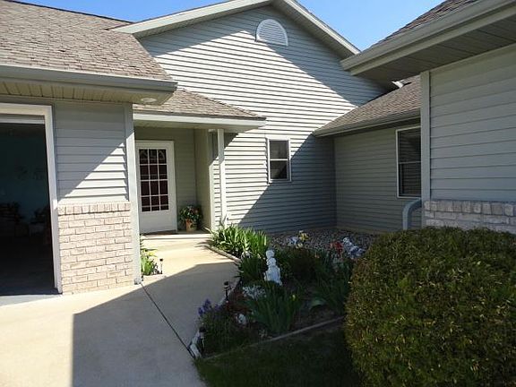 3rd image of 127 W Divina Dr