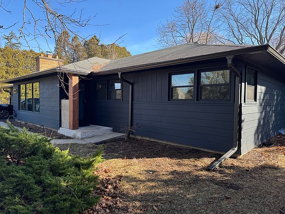 2nd image of 10542 N Lake Shore Dr