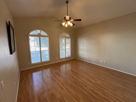 4th image of 15857 S 38th St