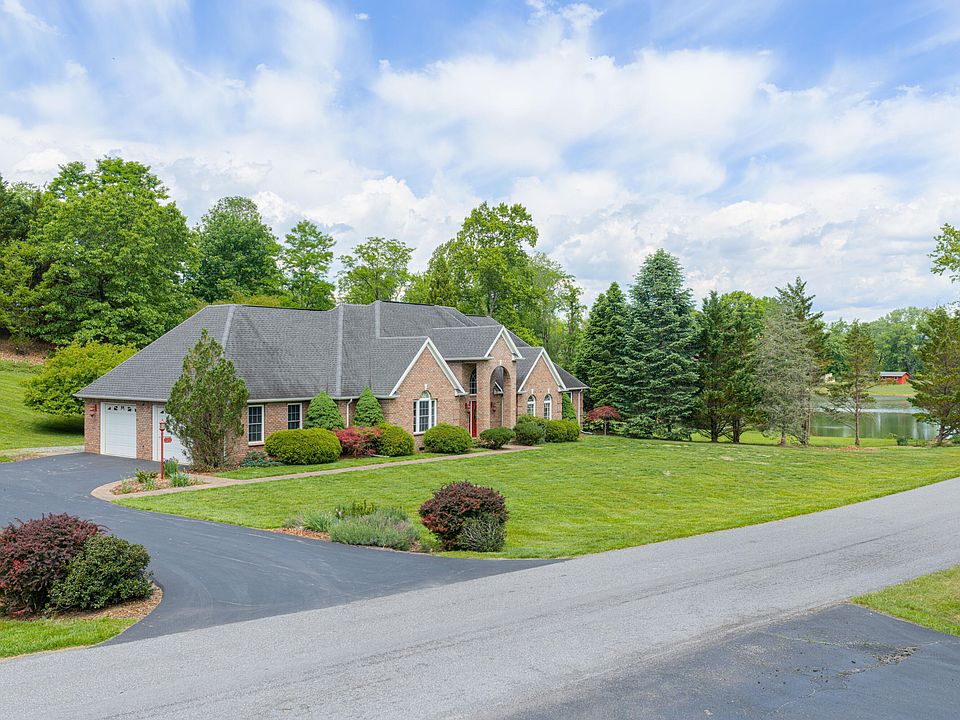 1st image of 525 Orchard Lake Dr