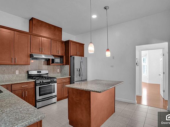 3rd image of 10 Neptune St Unit 1