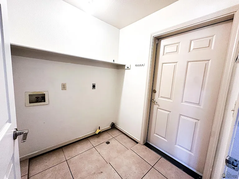 3555 W 15th Ln — Photo 23