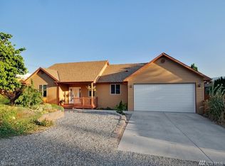 1832 Glen St NE, East Wenatchee, WA 98802