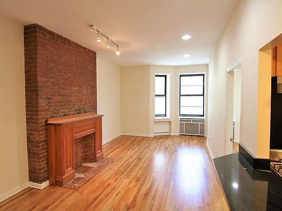 3rd image of 160 W 75th St APT 3A