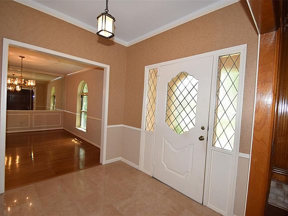 3rd image of 707 Enford Ct