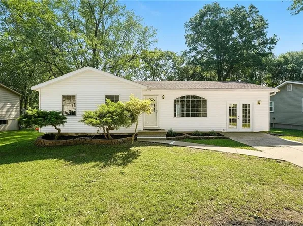 109 SE Brentwood Dr, Lees Summit, MO 64063