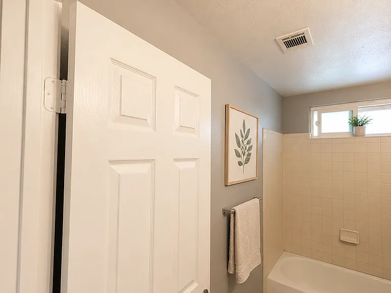 1620 E Yale Ave — Photo 4