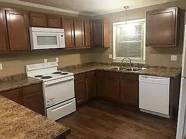3 bed, 1100 sqft, $1,050 — Photo 3